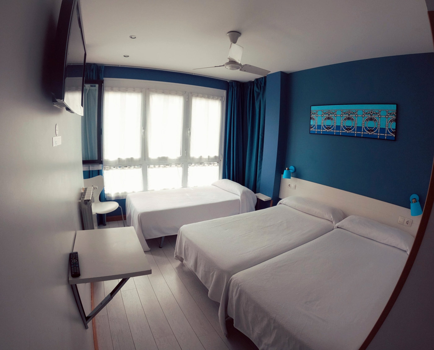 Chambre La Concha con 3 camas